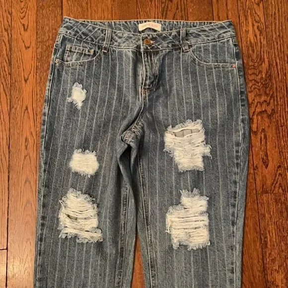 Urban Bliss Sz 12 Pinstriped Cuff Jeans Like New! - Picture 3 of 10